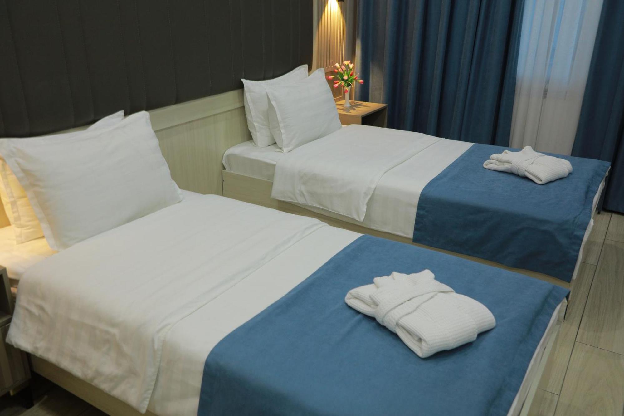 Human Hotel Tasjkent Buitenkant foto