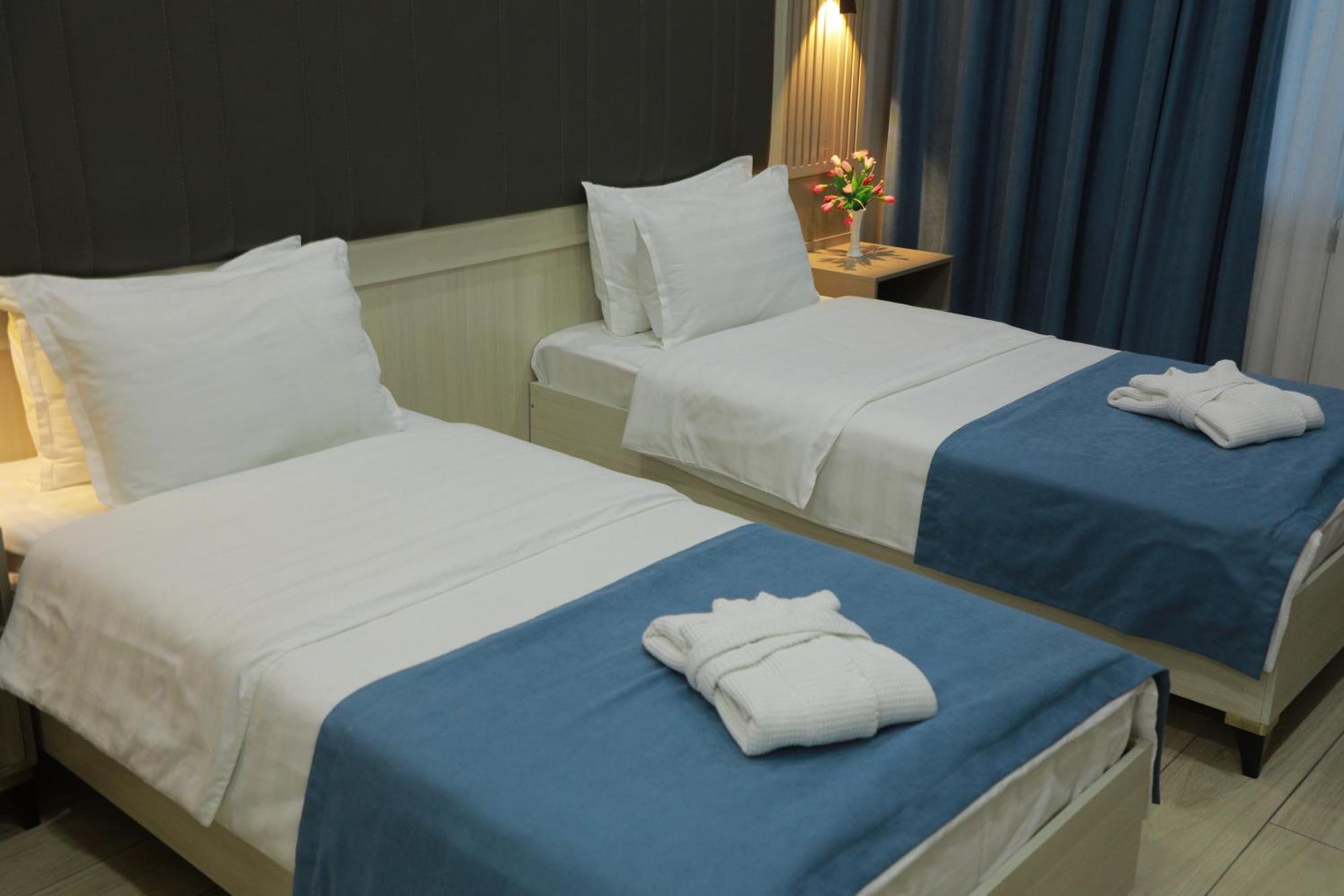 Human Hotel Tasjkent Buitenkant foto