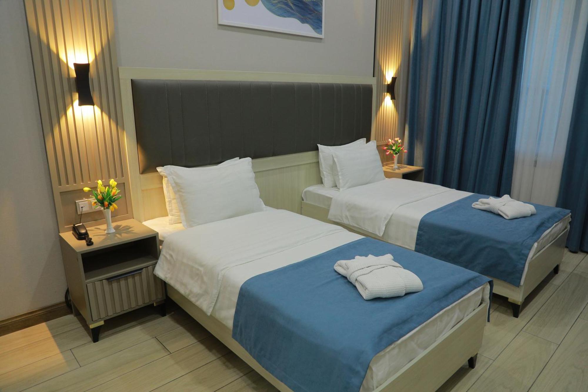 Human Hotel Tasjkent Buitenkant foto