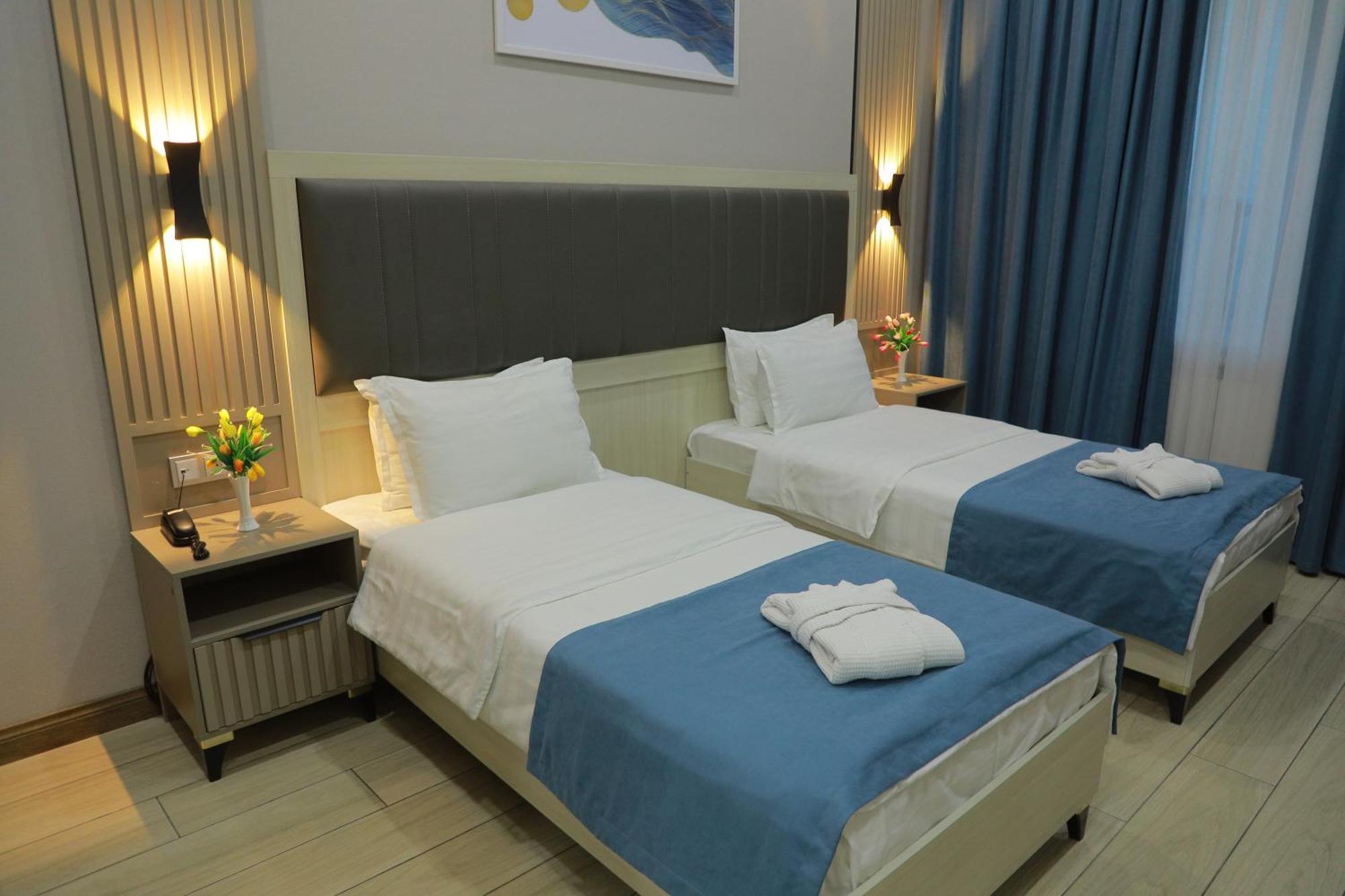 Human Hotel Tasjkent Buitenkant foto